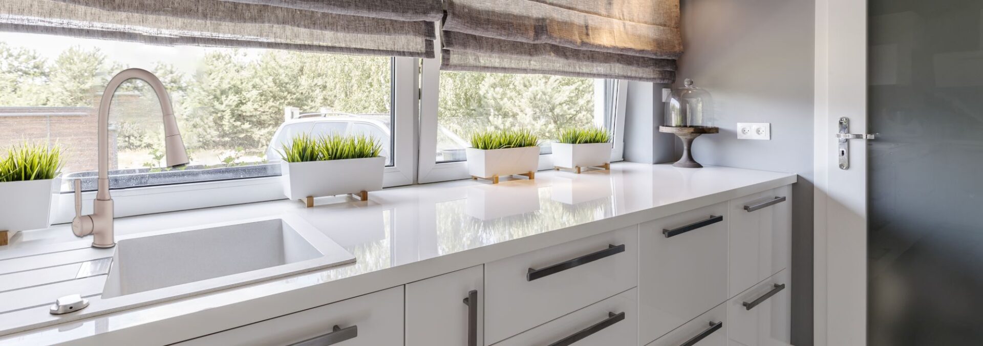 Closeup,Shot,Of,A,White,Countertop,In,A,Modern,Kitchen